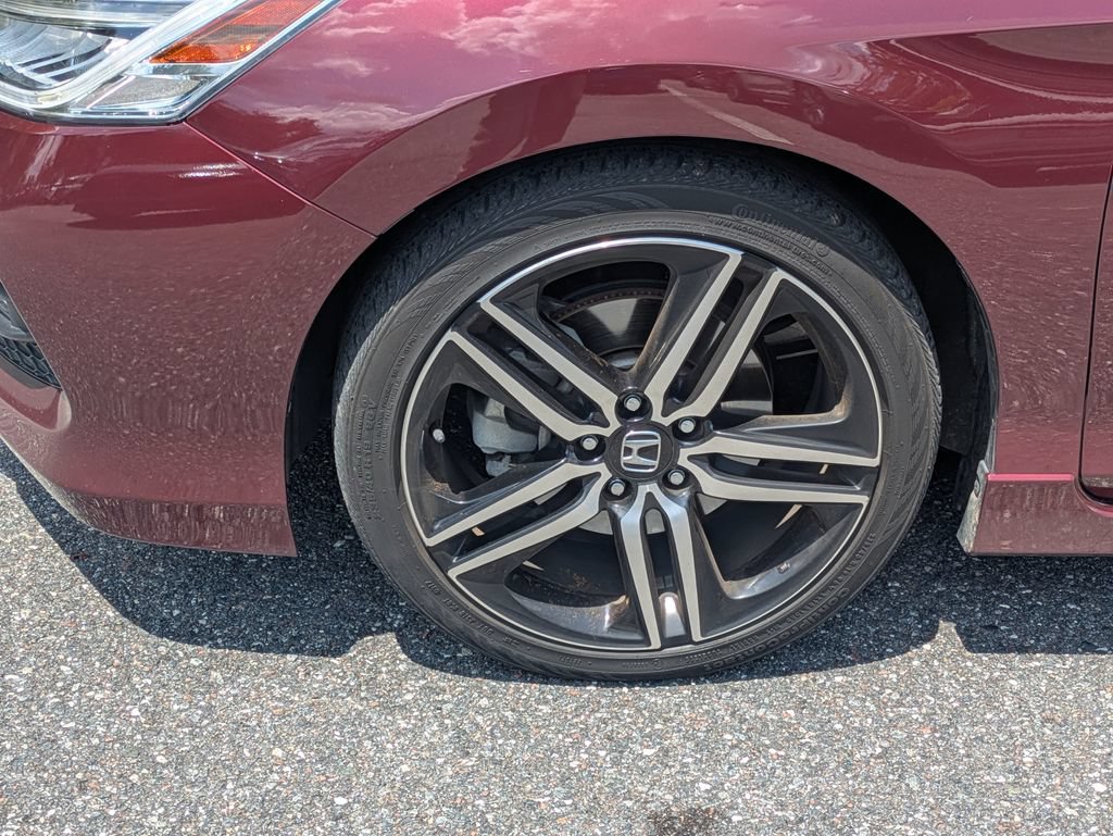 Used 2017 Honda Accord Touring image 14