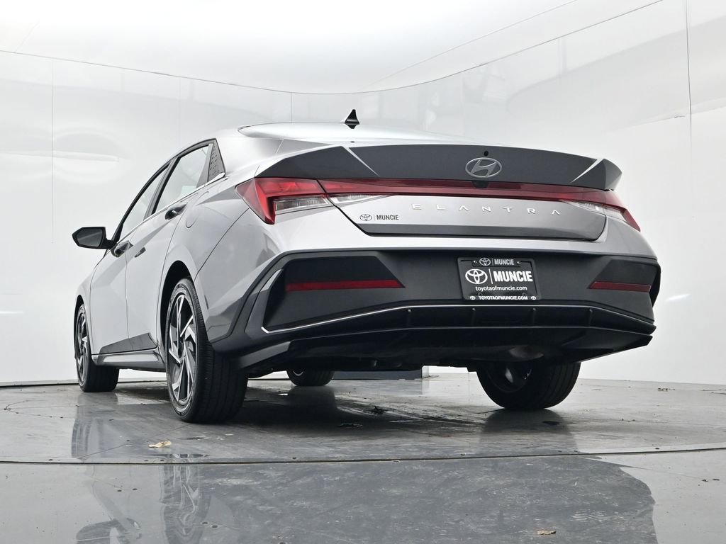 Used 2025 Hyundai Elantra SEL image 44