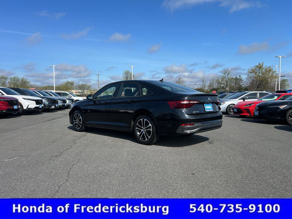 Used 2024 Volkswagen Jetta Sport image 6