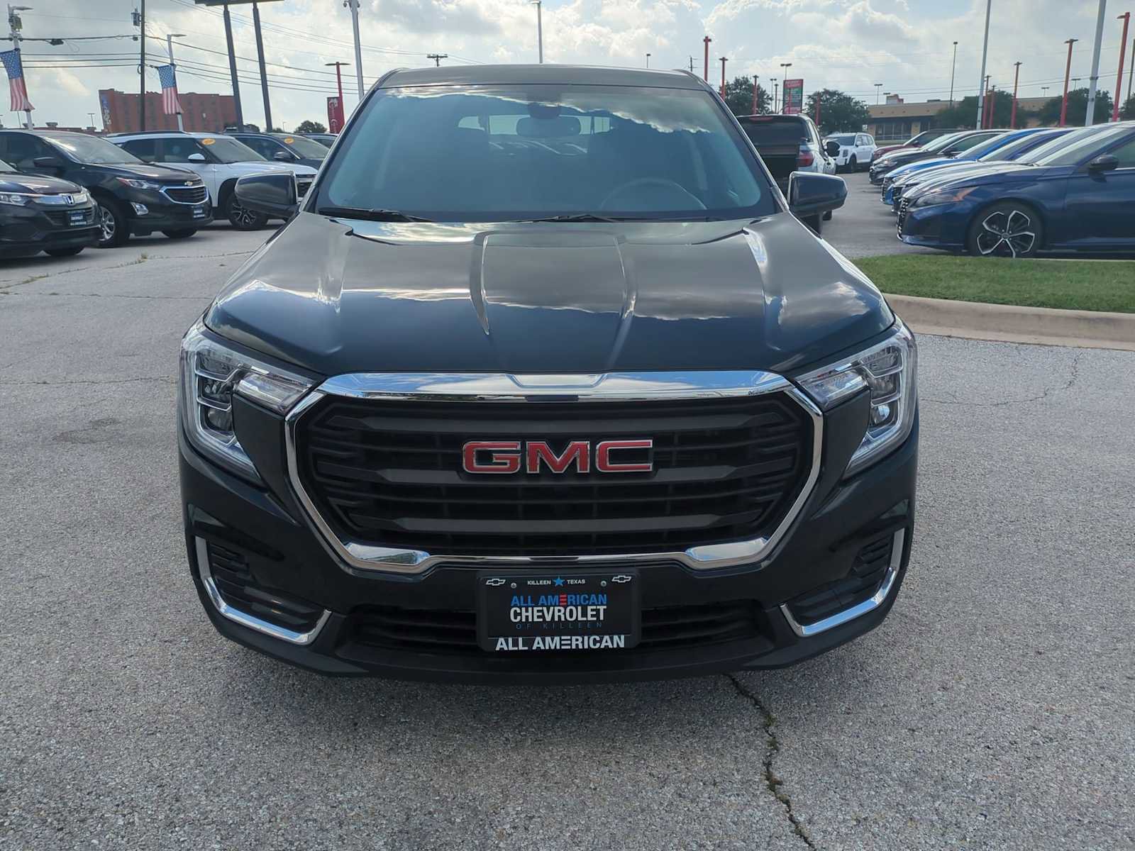 Used 2024 GMC Terrain SLE AWD/4WD image 3