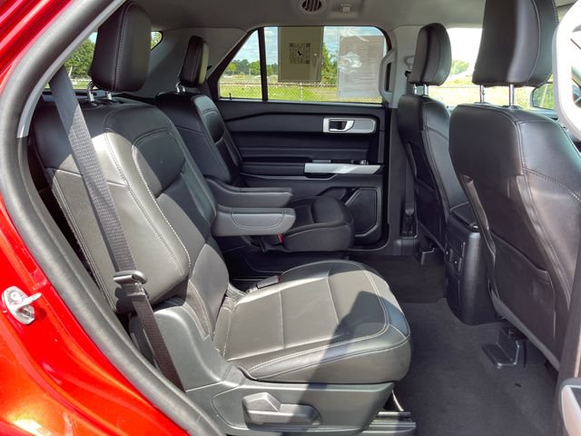 Used 2024 Ford Explorer XLT w/ Equipment Group 202A AWD/4WD image 29