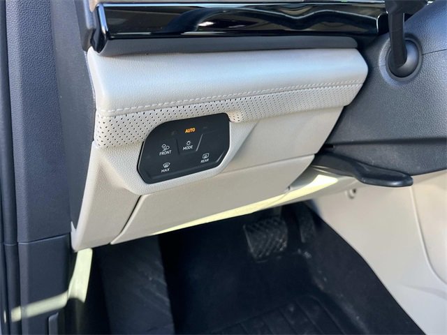 Used 2024 Volkswagen Atlas SE image 30