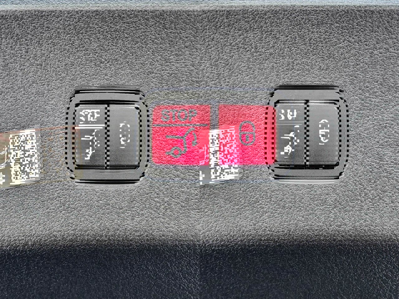 Used 2025 Mercedes-Benz GLC 300 4MATIC image 34