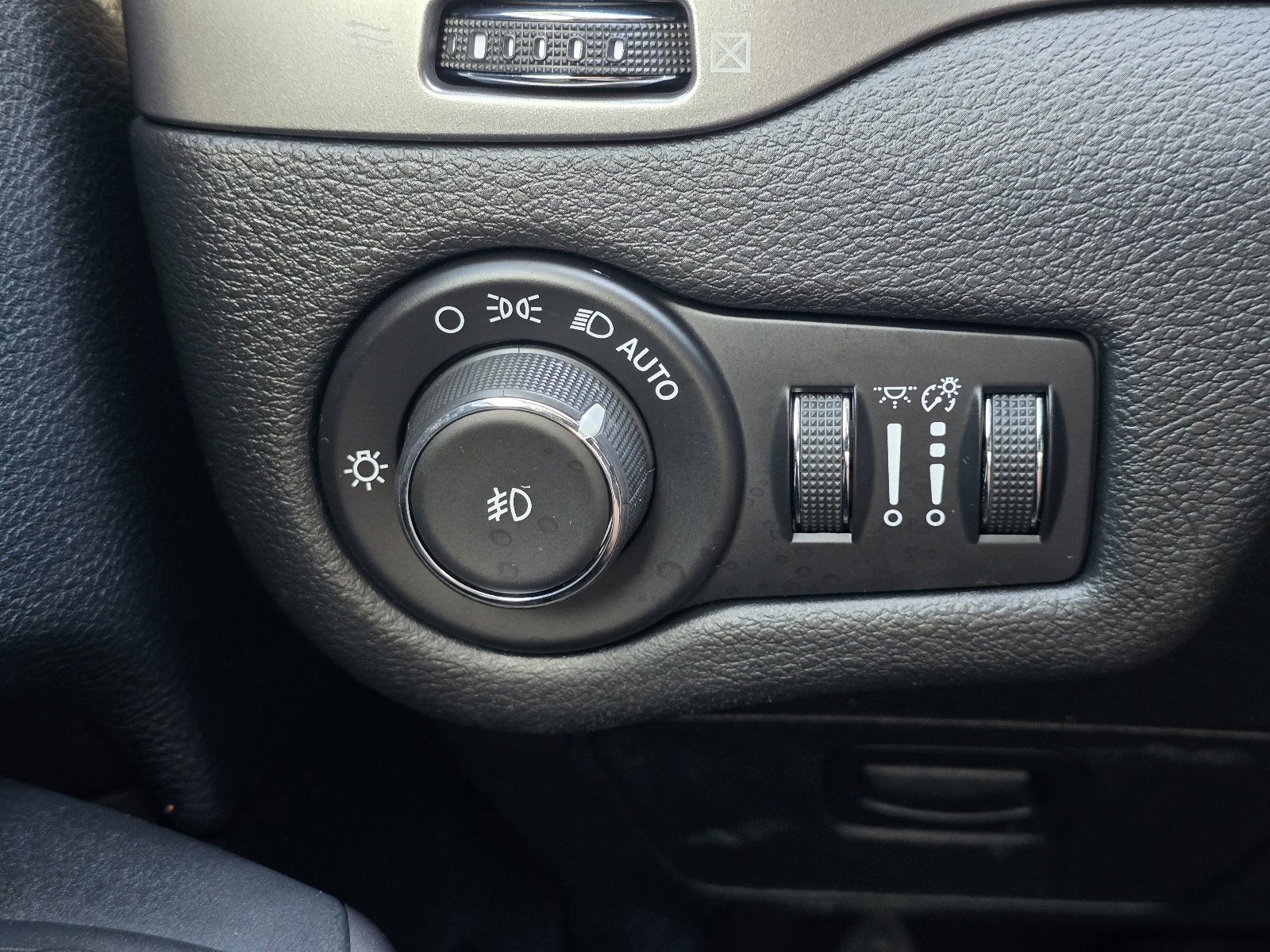 Used 2019 Jeep Cherokee Latitude Plus image 22
