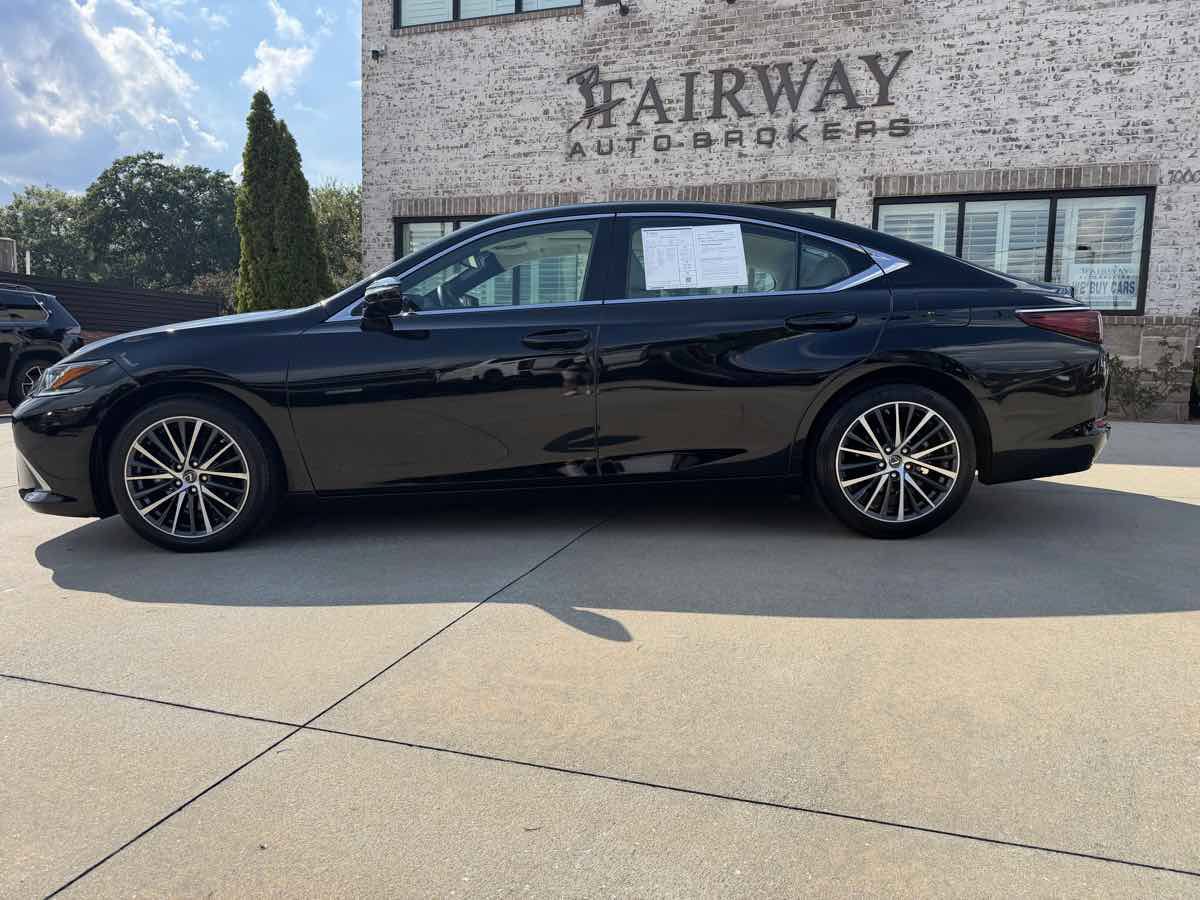 Used 2023 Lexus ES 350 w/ Premium Package FWD image 10