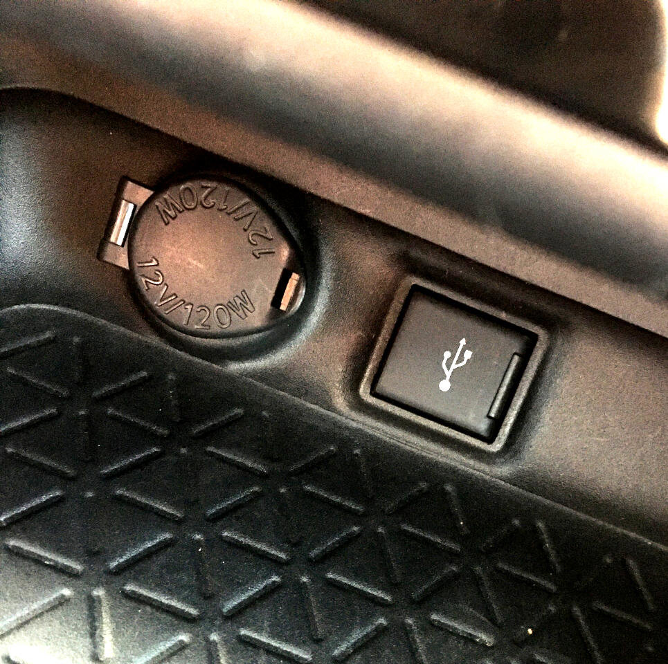 Used 2020 Toyota RAV4 XSE image 31