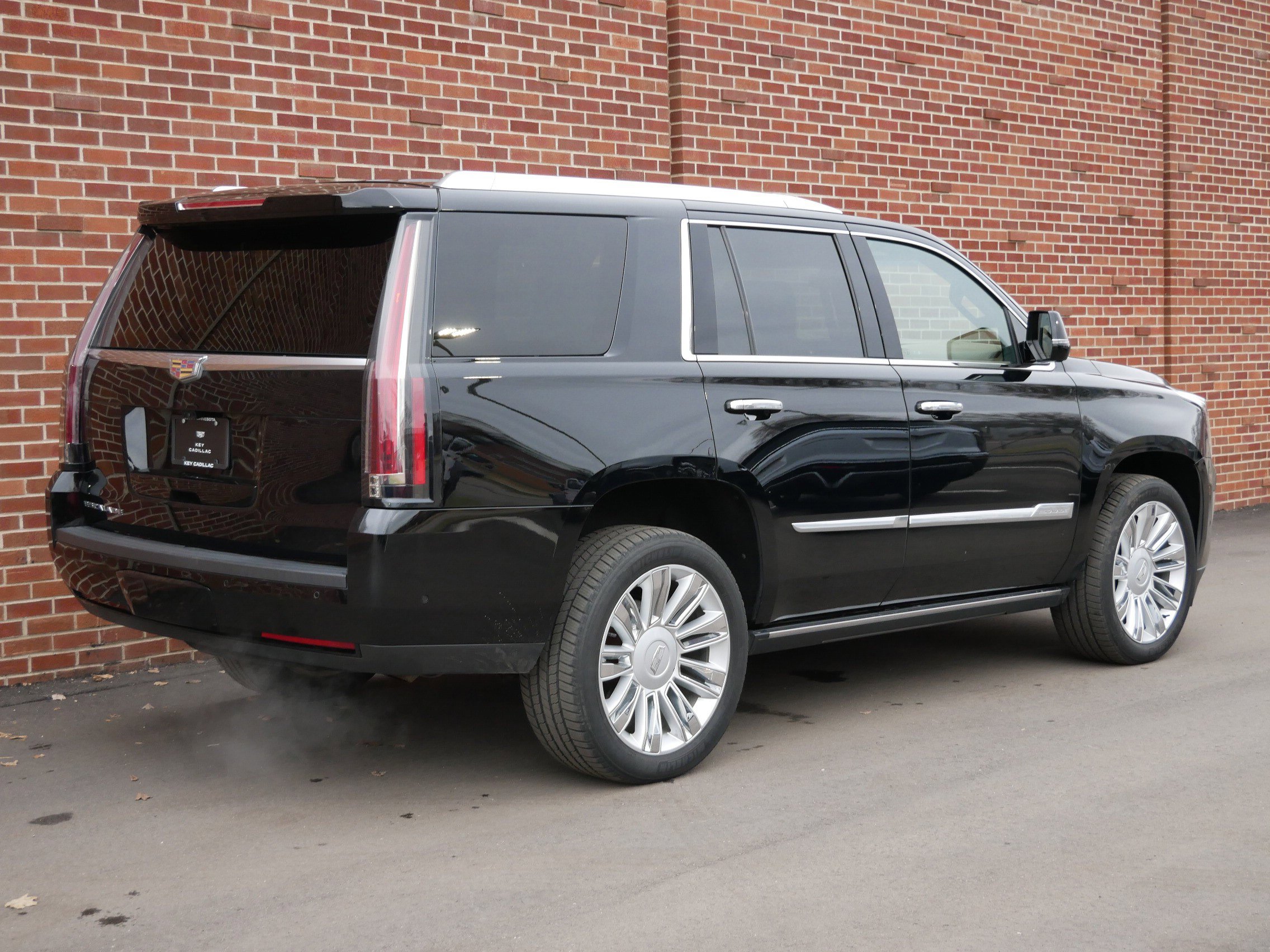 Used 2018 Cadillac Escalade Platinum AWD/4WD image 25