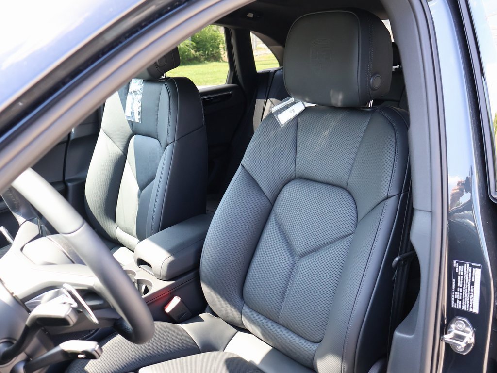 New 2025 Porsche Macan image 5