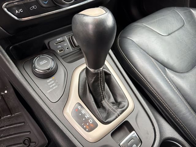 Used 2016 Jeep Cherokee Limited image 21