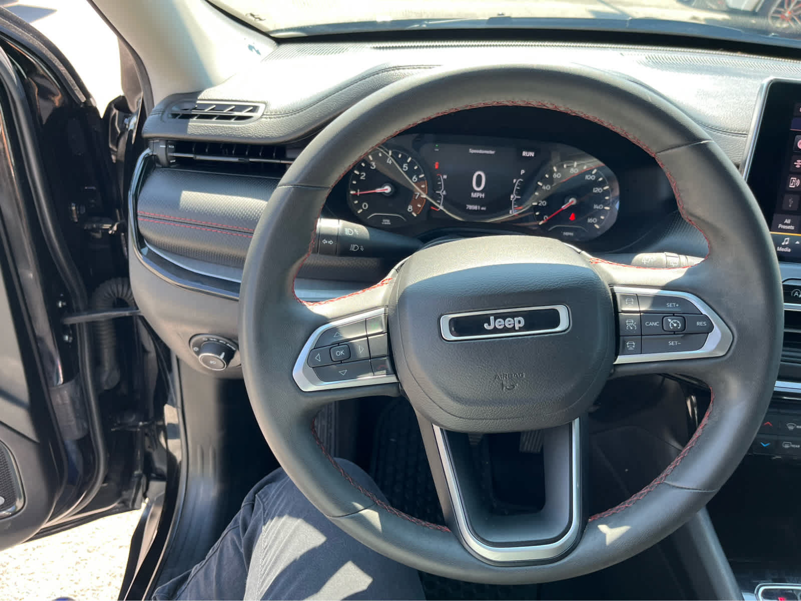 Used 2022 Jeep Compass Trailhawk w/ Sun and Sound Group AWD/4WD image 13