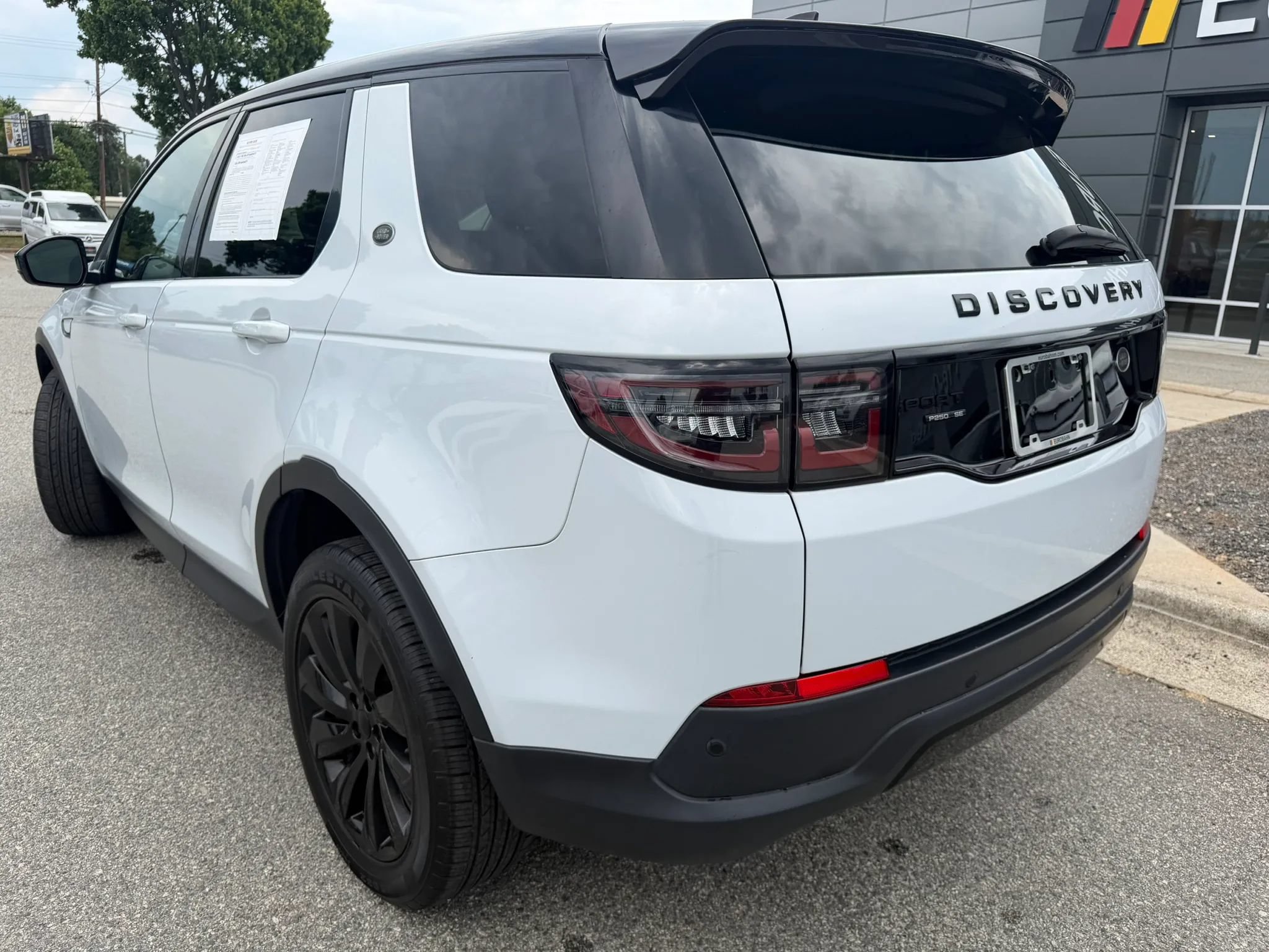 Used 2020 Land Rover Discovery Sport SE AWD/4WD image 38