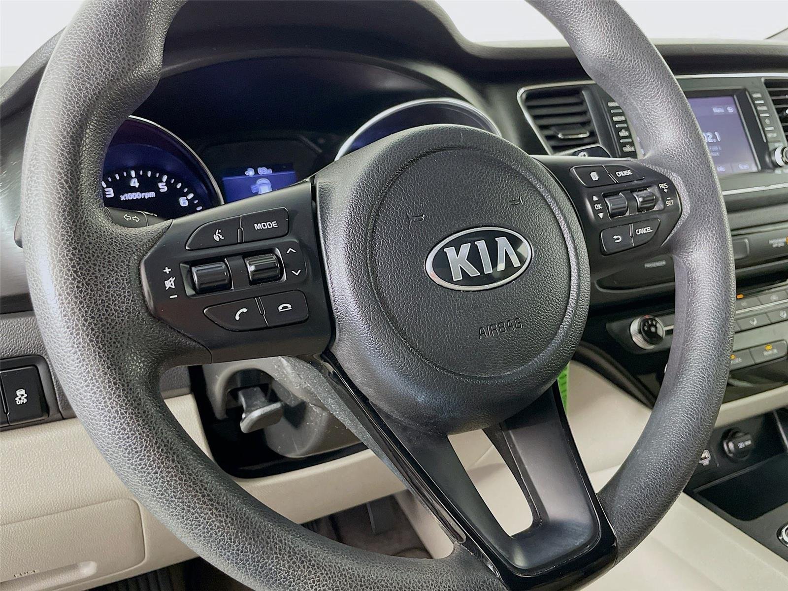 Used 2019 Kia Sedona LX FWD image 14