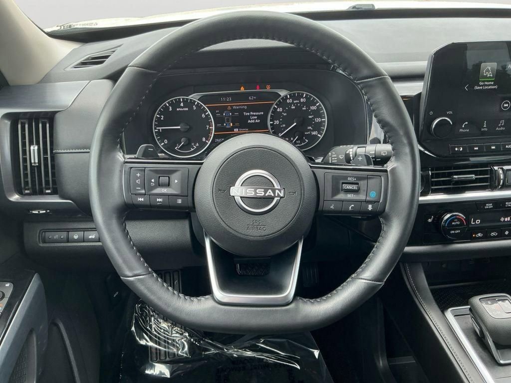 Used 2024 Nissan Pathfinder SL image 19
