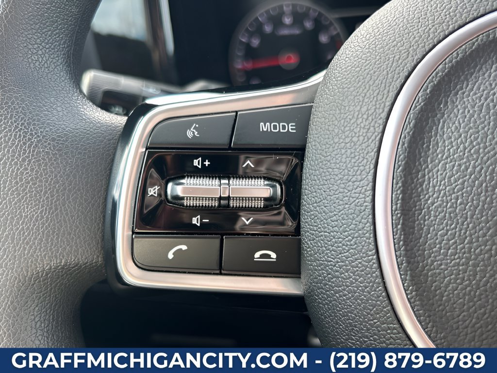 Used 2023 Kia Sorento LX FWD image 13