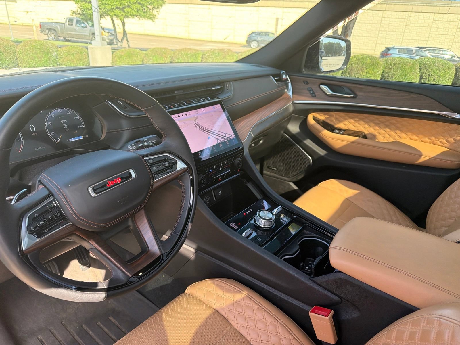 Used 2025 Jeep Grand Cherokee Summit AWD/4WD image 8