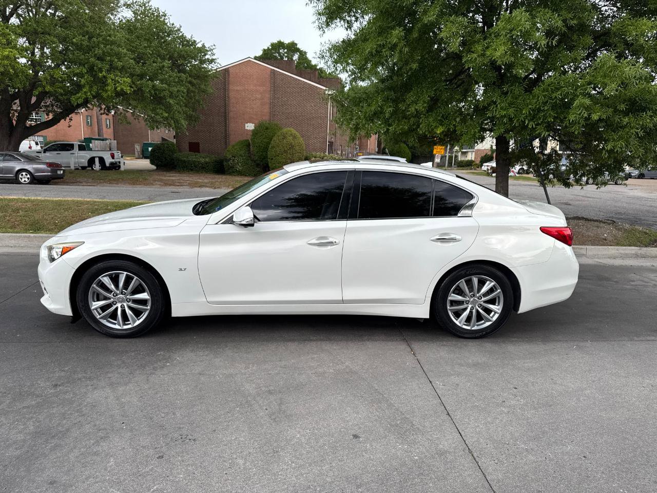 Used 2015 INFINITI Q50 Premium w/ Deluxe Touring Package AWD/4WD image 8