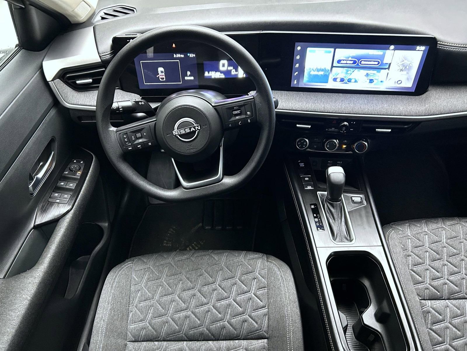 Used 2025 Nissan Kicks SV image 14