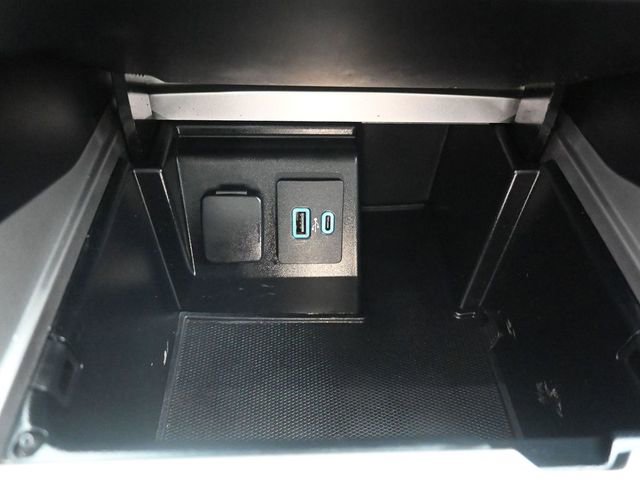 Used 2020 Ford Explorer Limited w/ Class III Trailer Tow Package image 18