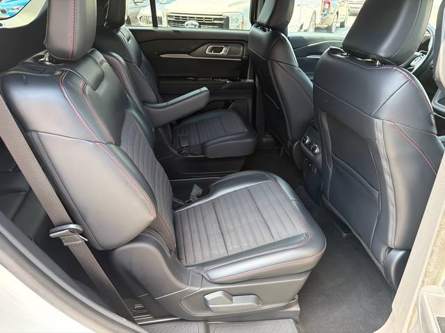 Used 2025 Ford Explorer ST-Line AWD/4WD image 17