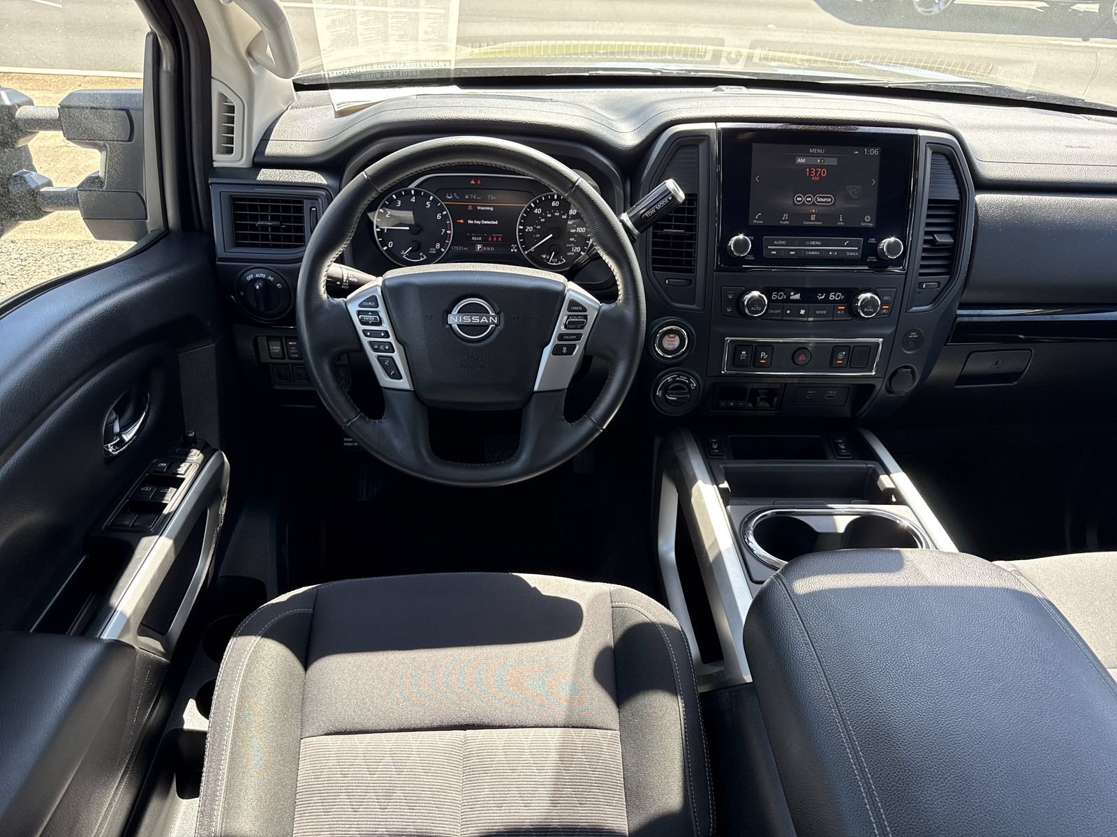 Used 2024 Nissan Titan SV w/ SV Convenience Package AWD/4WD image 12