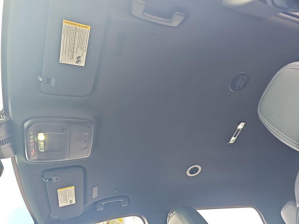 Used 2025 Chevrolet Traverse LT FWD image 32