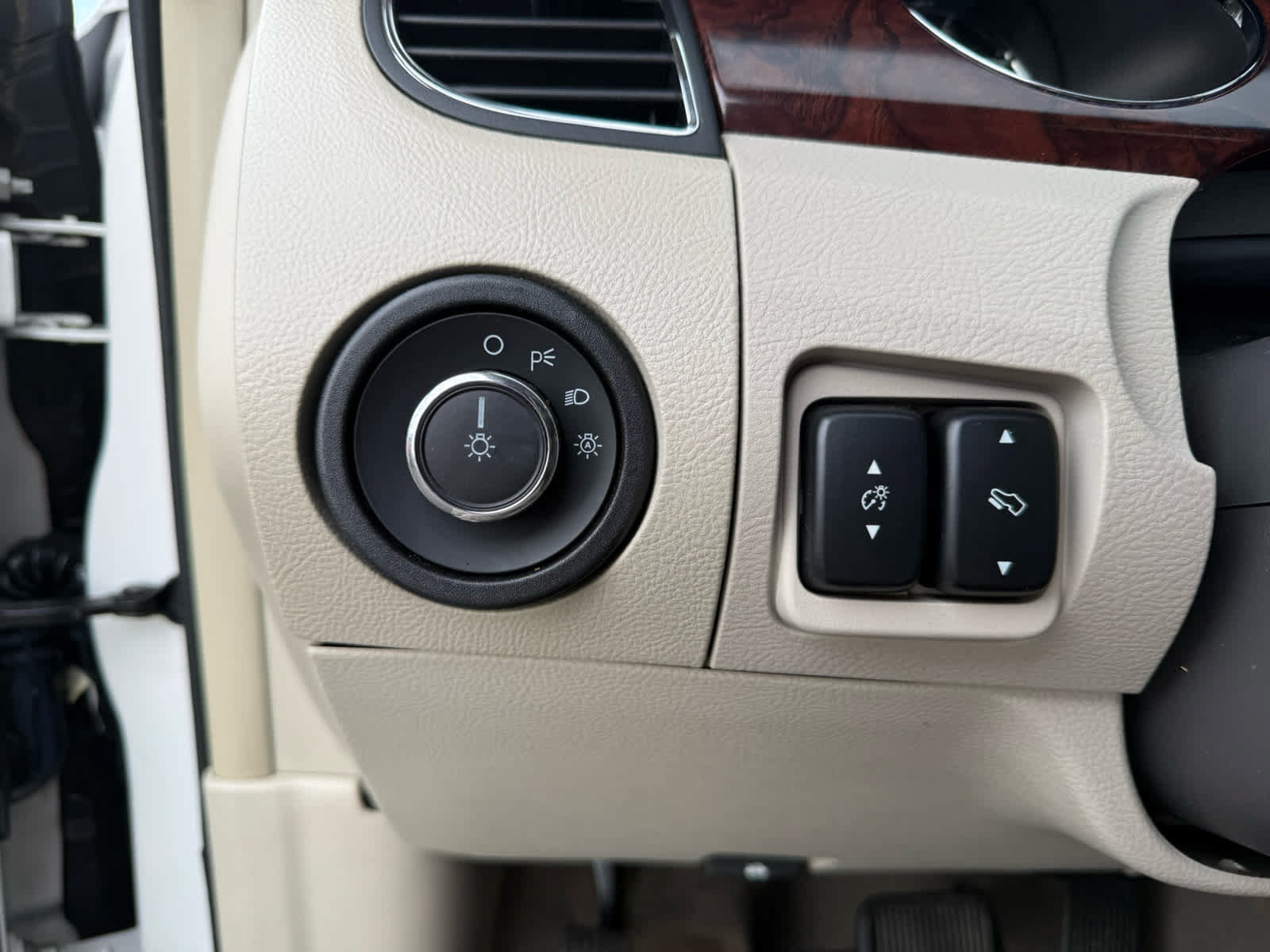 Used 2010 Ford Taurus Limited FWD image 13