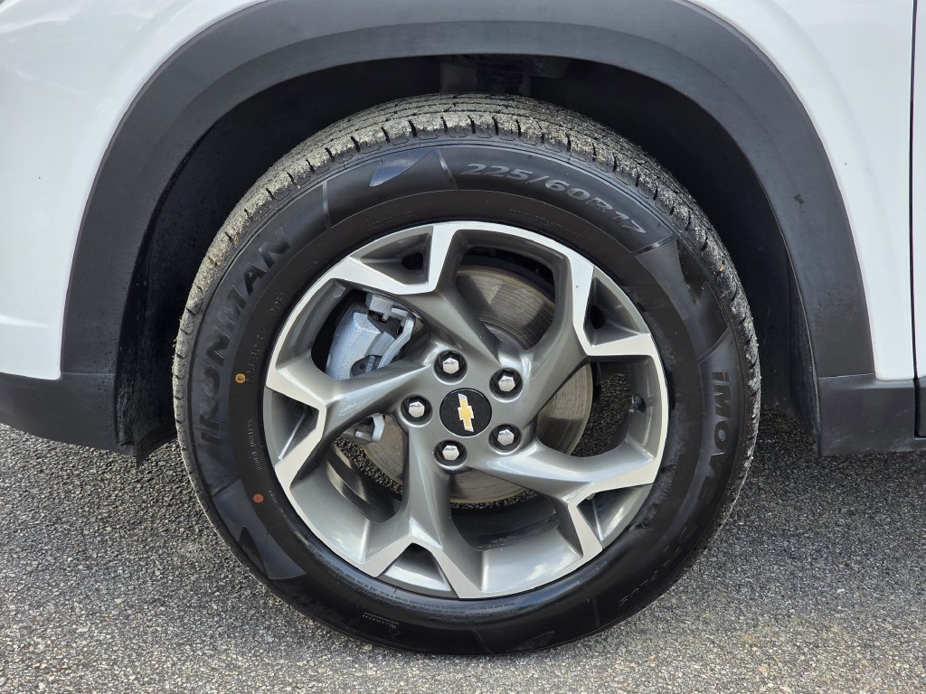 Used 2025 Chevrolet Trax LT FWD image 10