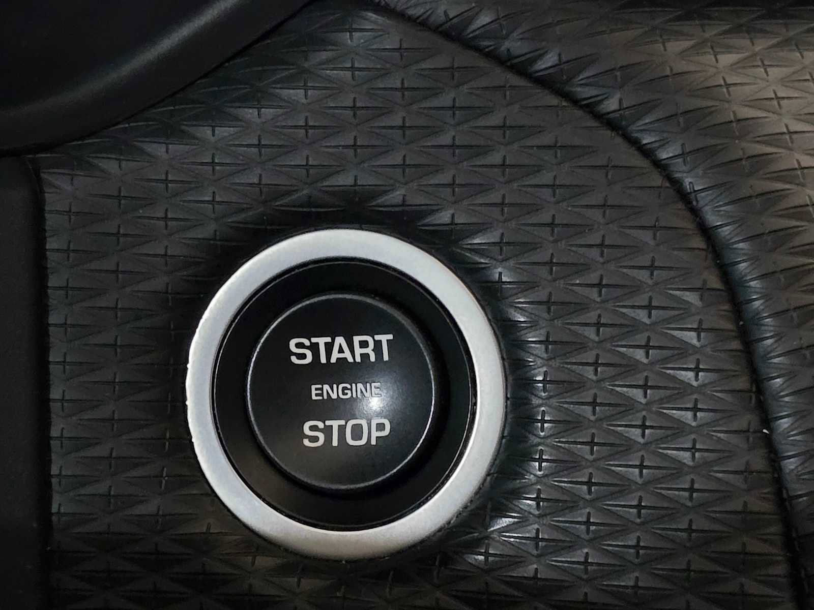 Used 2018 Land Rover Range Rover Velar S image 32