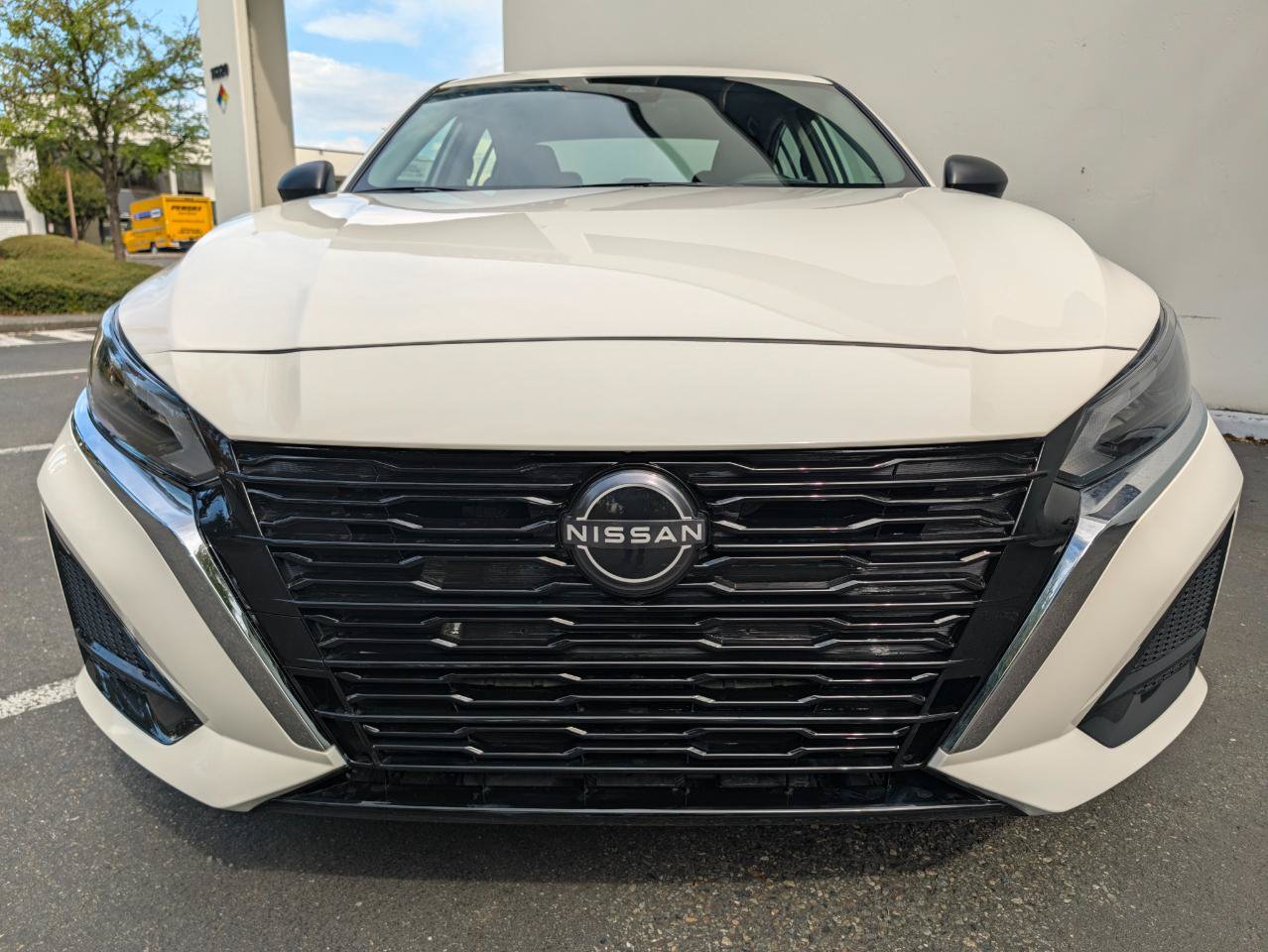 Used 2025 Nissan Altima 2.5 SV AWD/4WD image 2