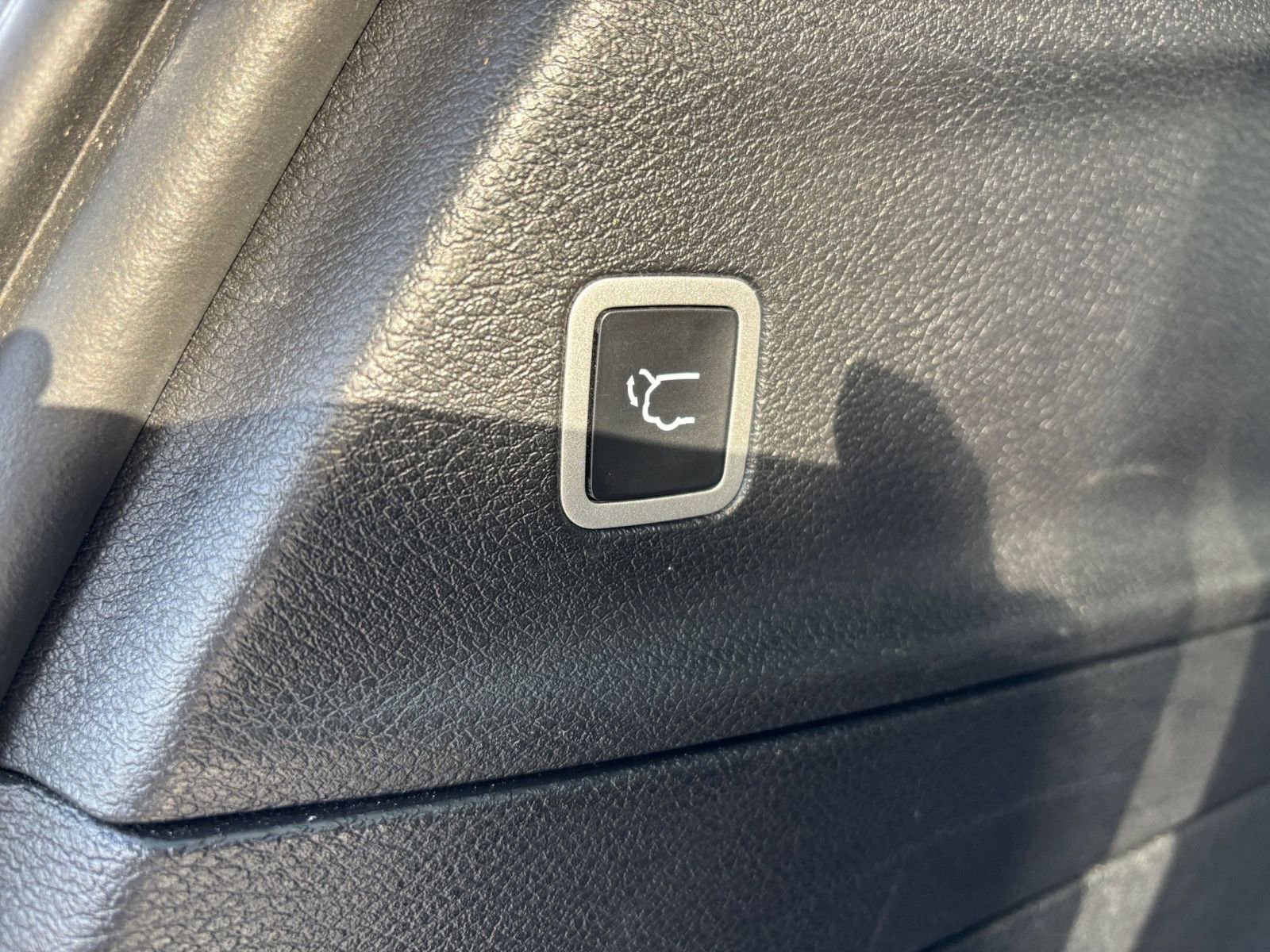 Used 2025 Chrysler Pacifica Limited image 24