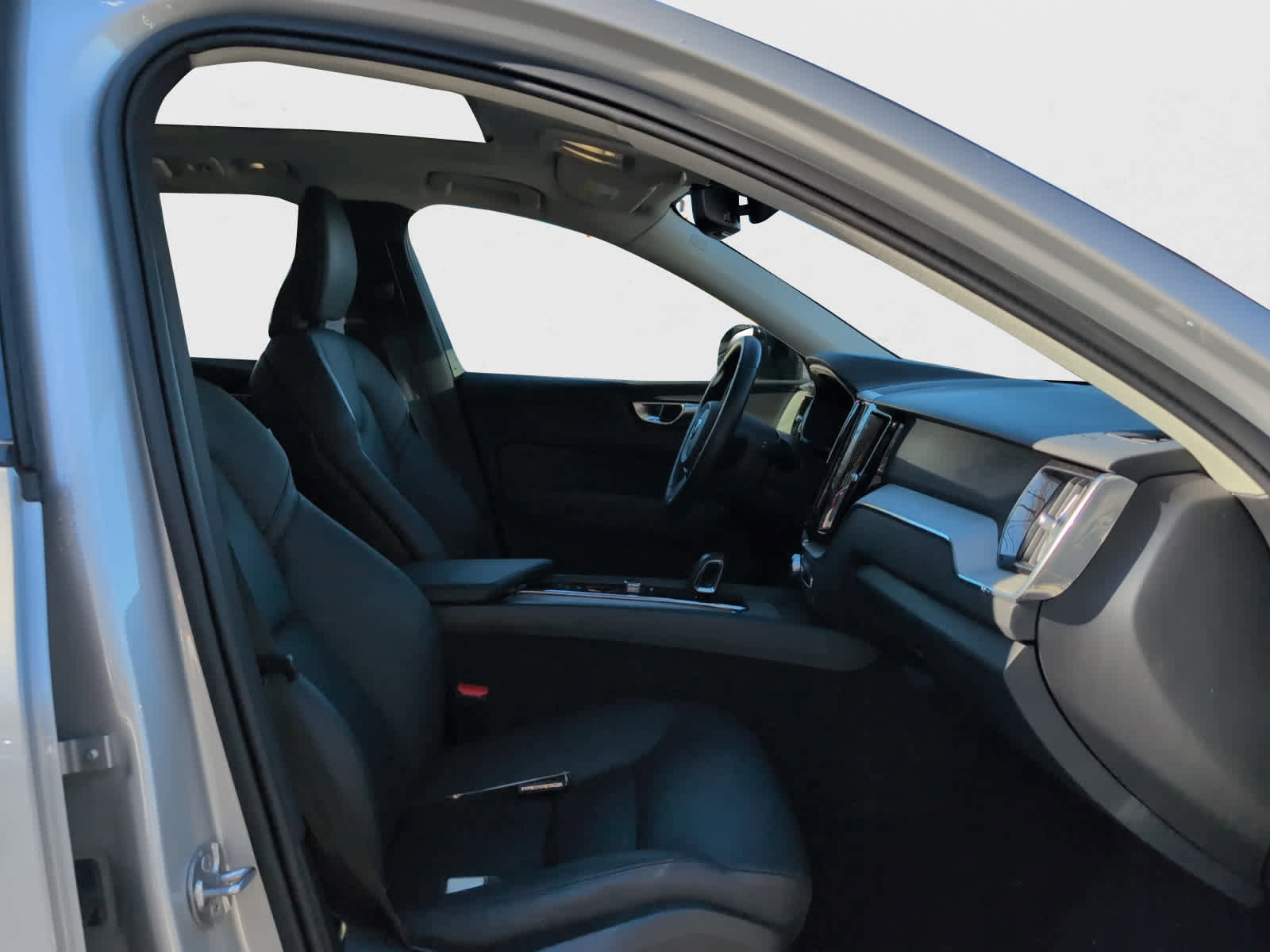 Used 2025 Volvo XC60 B5 Plus image 16