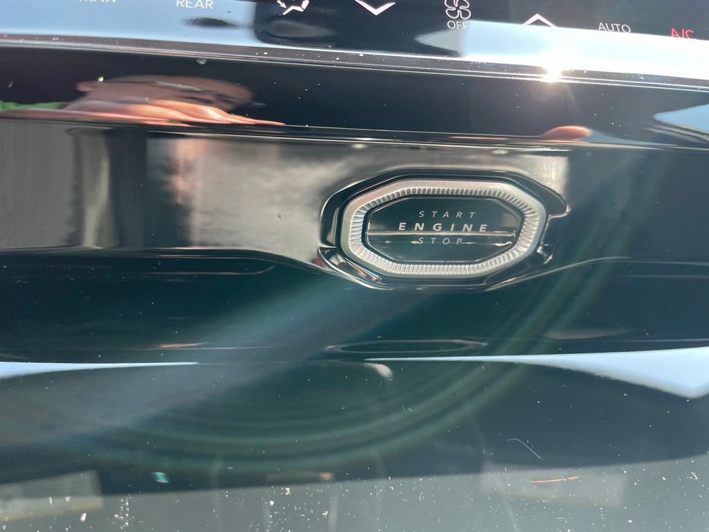 New 2026 Jeep Grand Cherokee Limited w/ Luxury Tech Group II RWD image 28