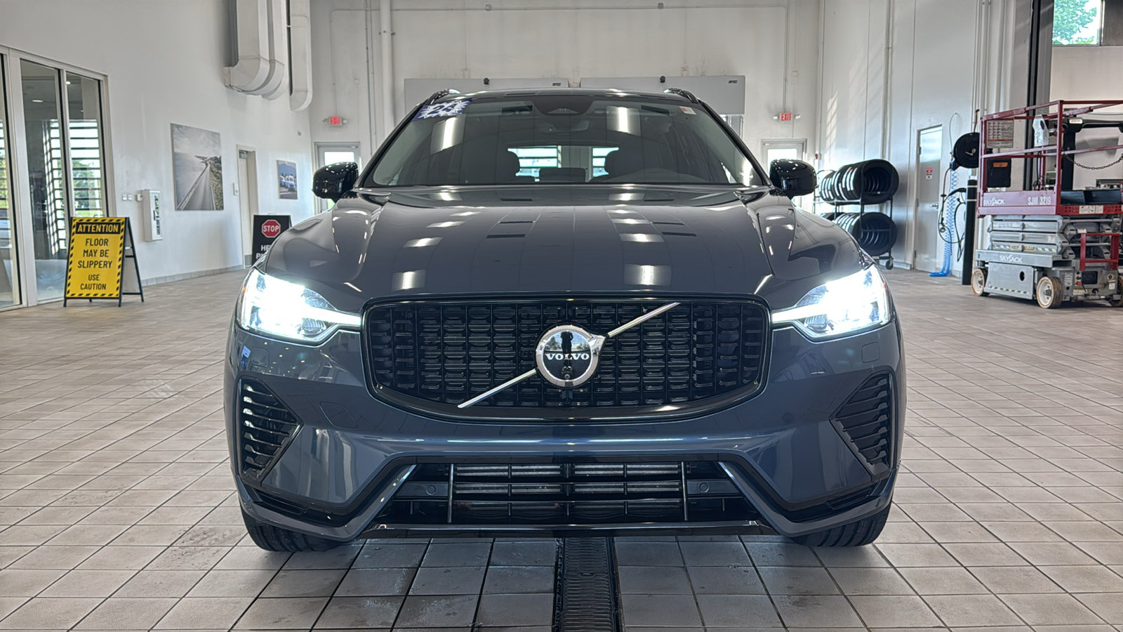 Certified 2024 Volvo XC60 T8 Plus w/ Climate Package AWD/4WD image 10