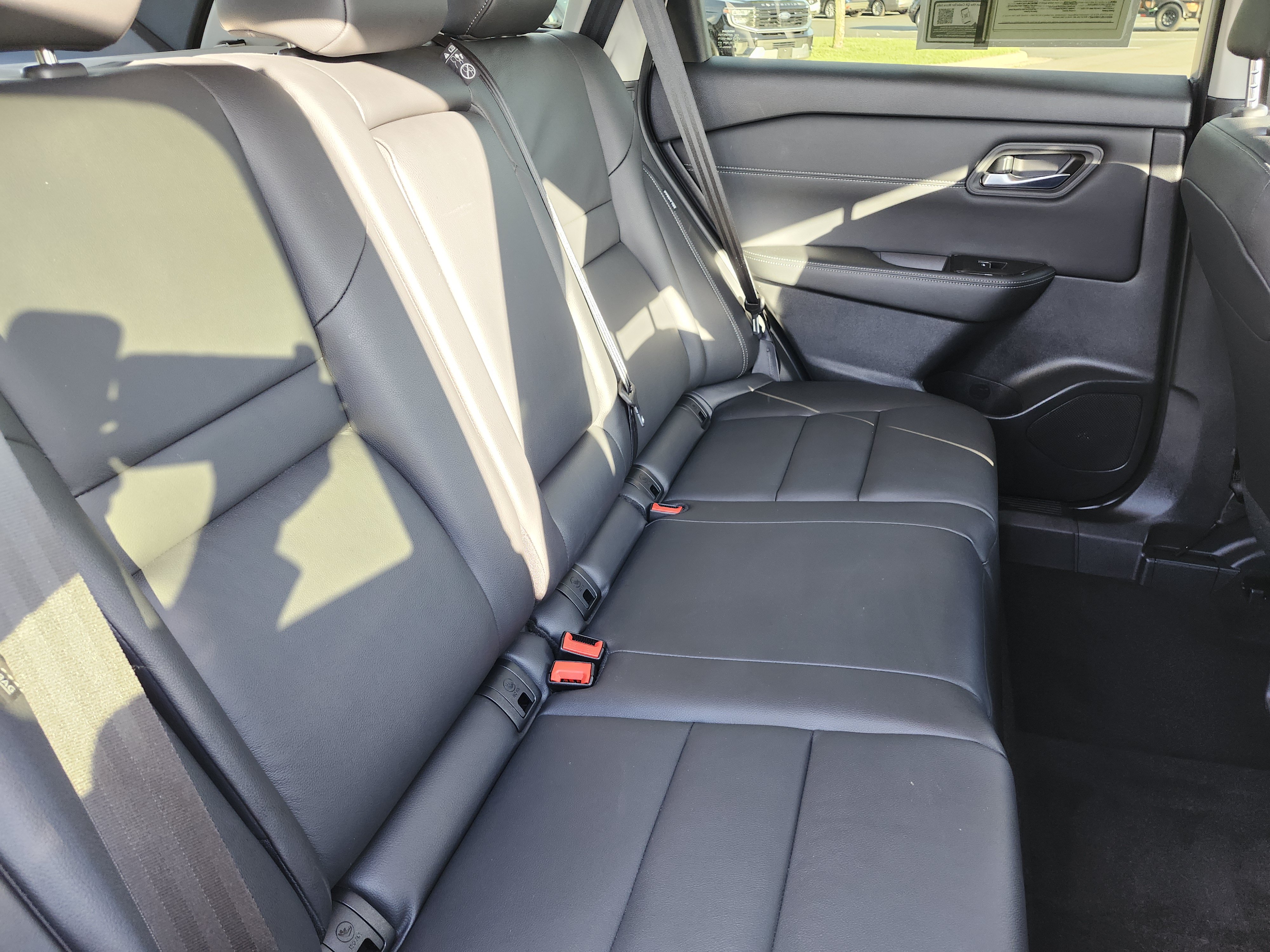 Used 2024 Nissan Rogue SL AWD/4WD image 14