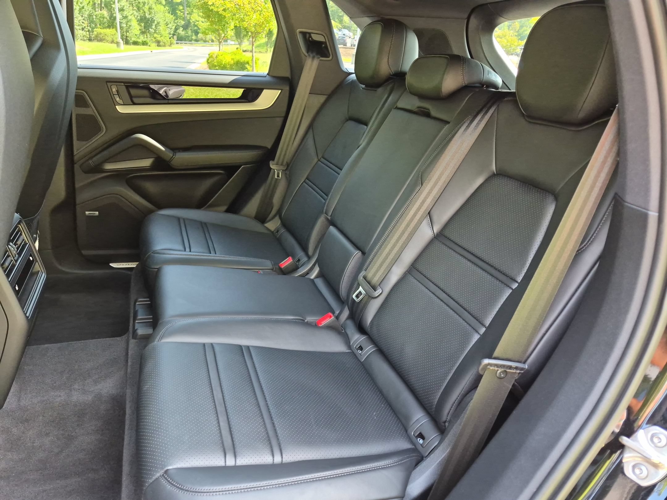 Certified 2024 Porsche Cayenne AWD/4WD image 25