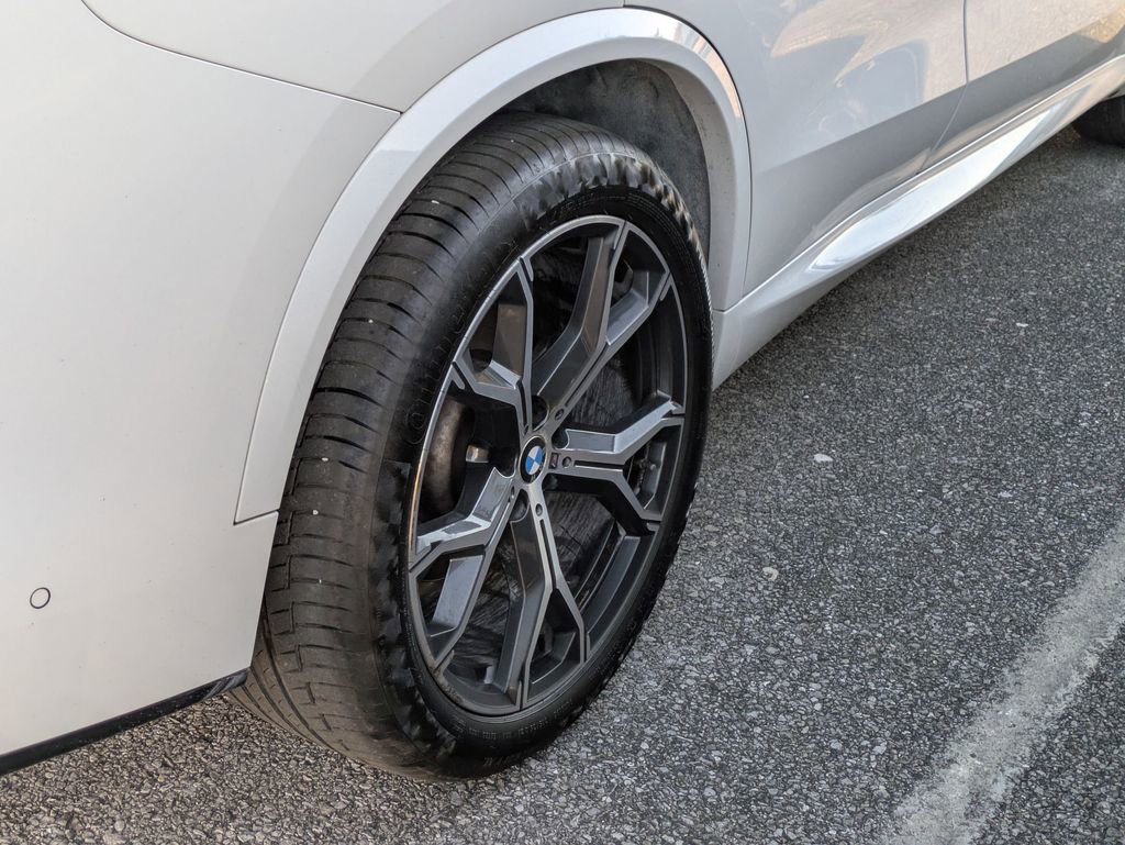 Used 2022 BMW X5 sDrive40i w/ M Sport Package image 5