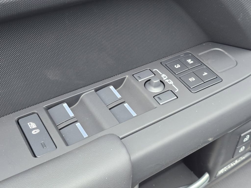 New 2026 Land Rover Defender 110 X-Dynamic SE AWD/4WD image 39