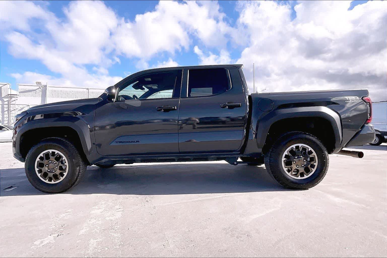 Used 2025 Toyota Tacoma TRD Off-Road AWD/4WD image 3