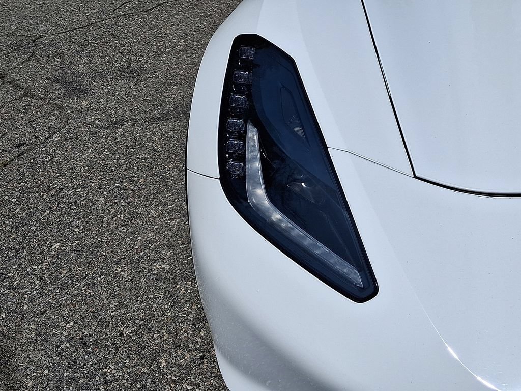 Used 2018 Chevrolet Corvette Stingray Coupe RWD image 14