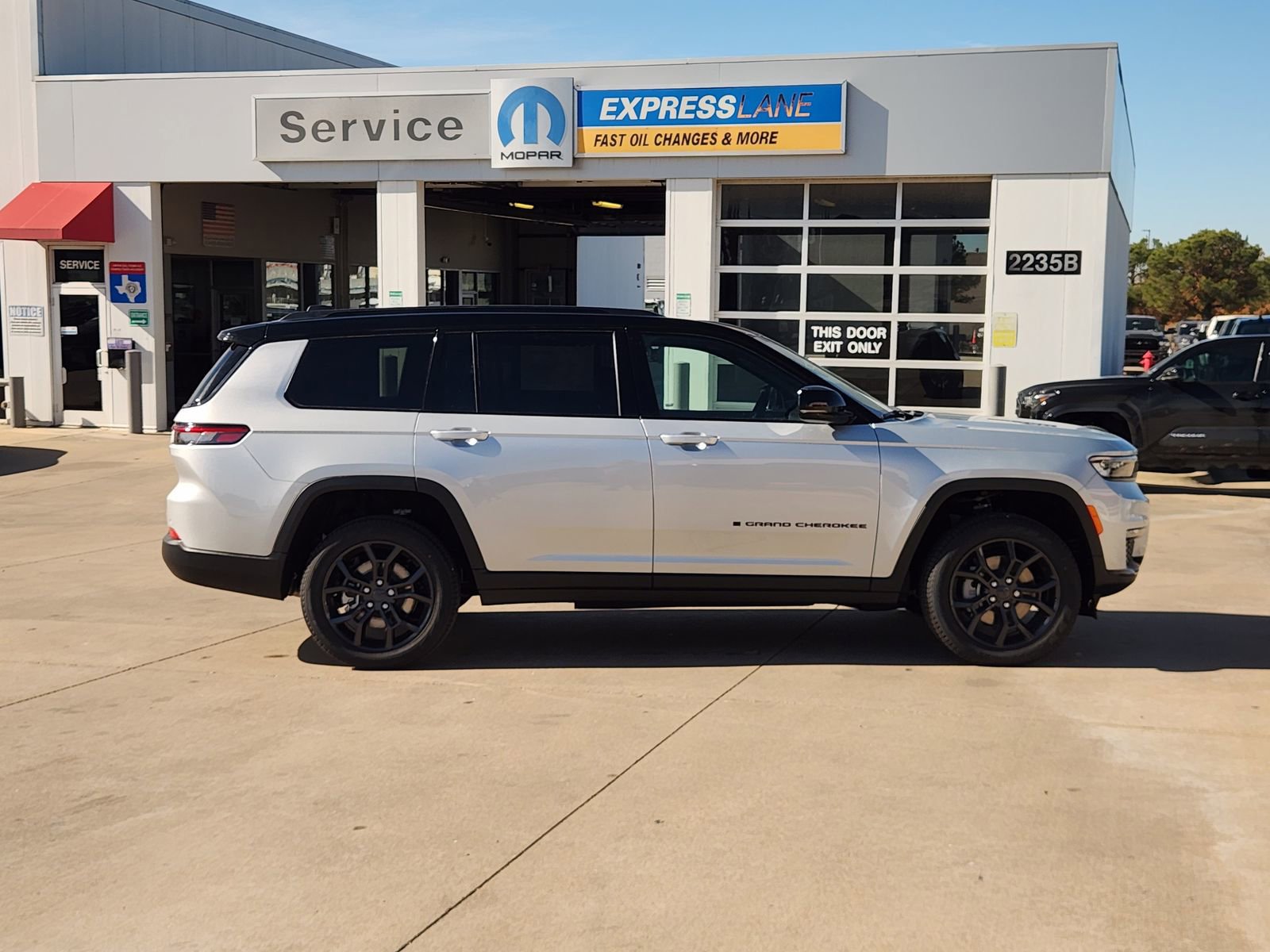 New 2025 Jeep Grand Cherokee L Limited image 7