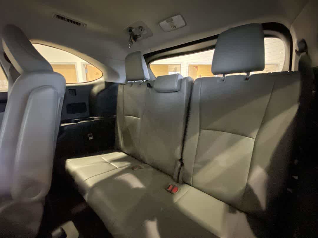 Used 2023 Toyota Highlander XLE AWD/4WD image 26