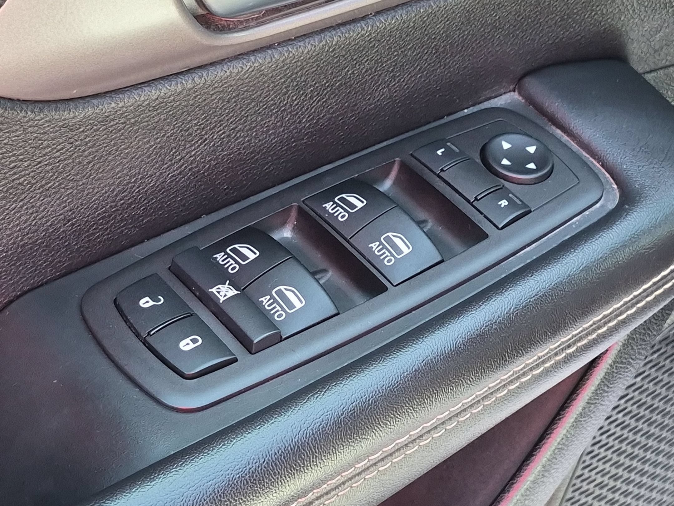 Used 2025 Chrysler Pacifica Select FWD image 13