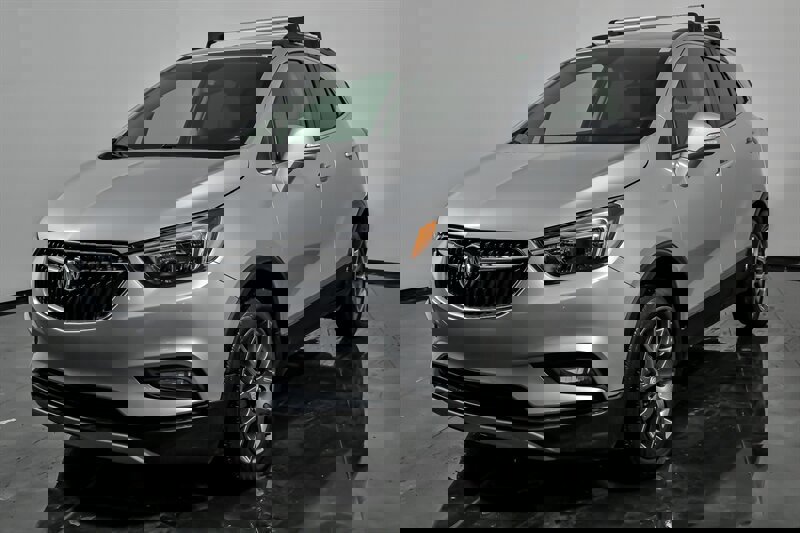 Used 2019 Buick Encore Sport Touring w/ LPO, Active Package image 5