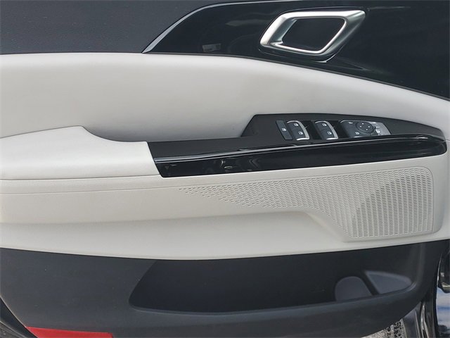 Certified 2023 Kia Carnival EX image 16