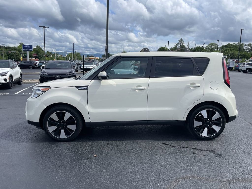 Used 2015 Kia Soul ! w/ Umber Package 1 FWD image 3