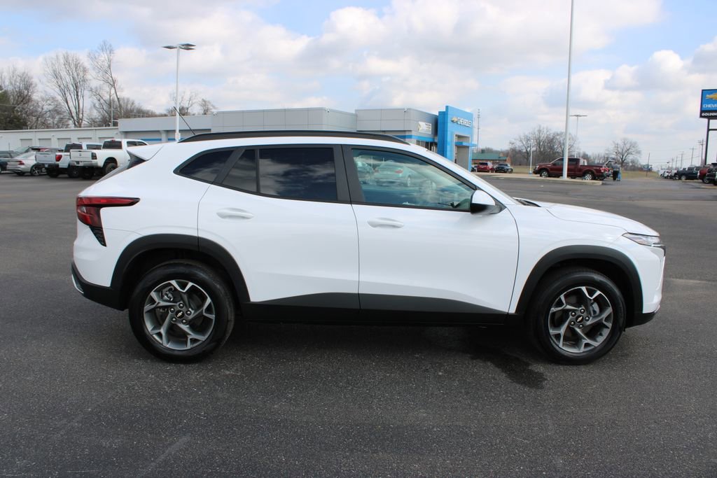 Used 2025 Chevrolet Trax LT image 11