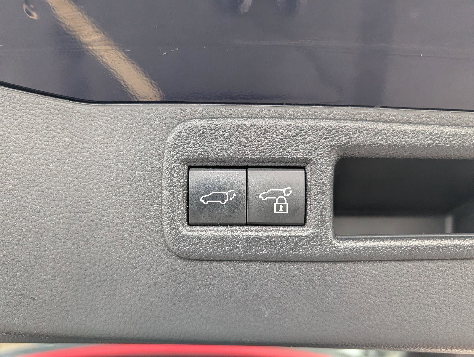 Used 2023 Toyota Venza Limited image 27