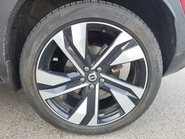 Used 2023 Volvo XC40 B5 Ultimate w/ Climate Package image 18