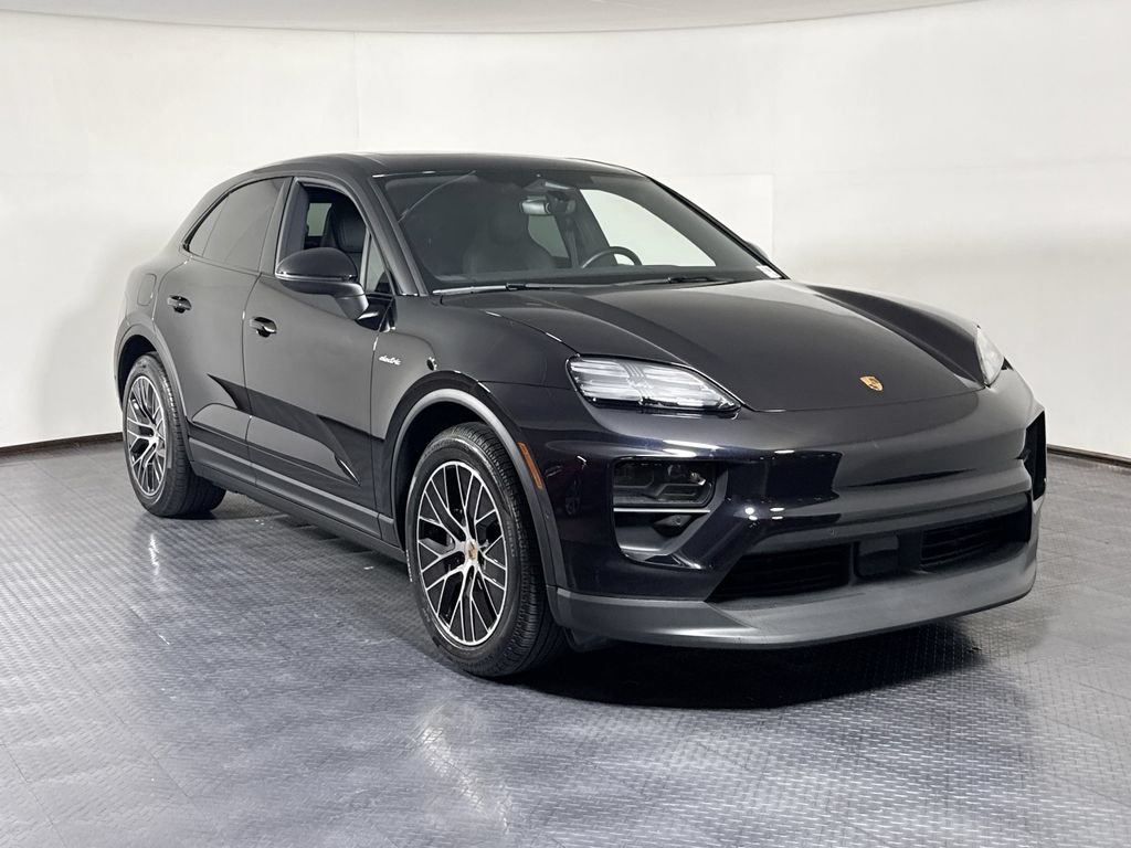 Certified 2025 Porsche Macan Electric RWD image 9