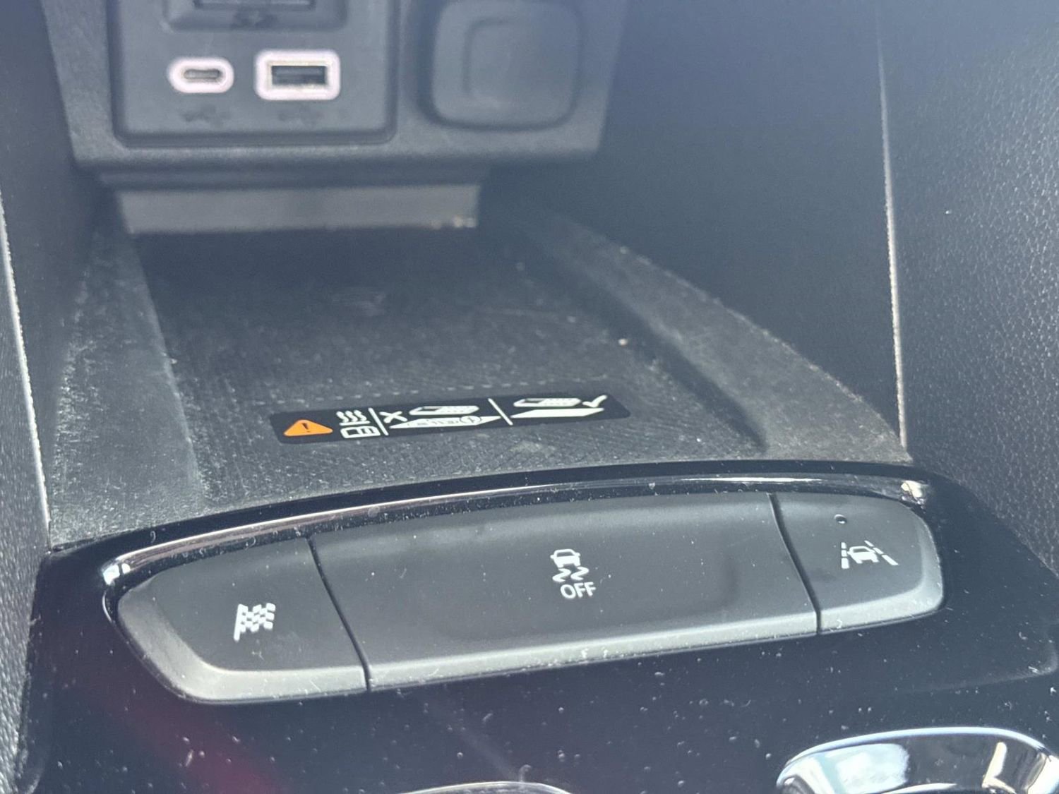 Used 2022 Chevrolet Bolt EUV Premier w/ Sun & Sound Package image 32